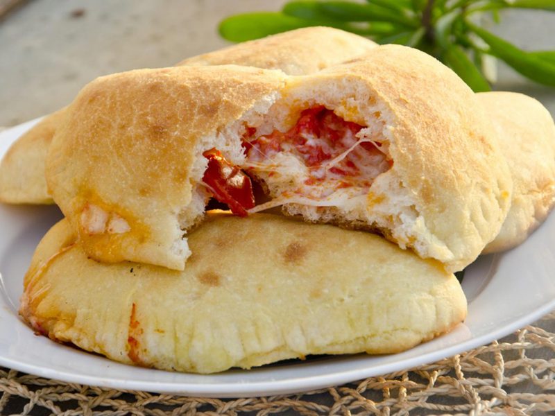 Panzerotti-pomodoro-e-mozzarella